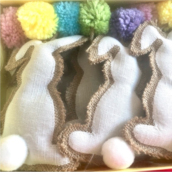 NIB!  Spring Easter Bunny Garland - Picture 2 of 4